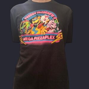 FNAF / Freddy Fazbear's Mega Pizzaplex Tee / Black / Graphic t-shirt / Size M